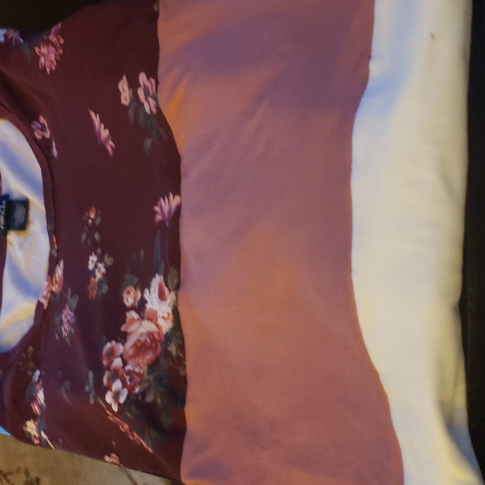 Pretty X-large long sleeve floral shirt with three blocks of color